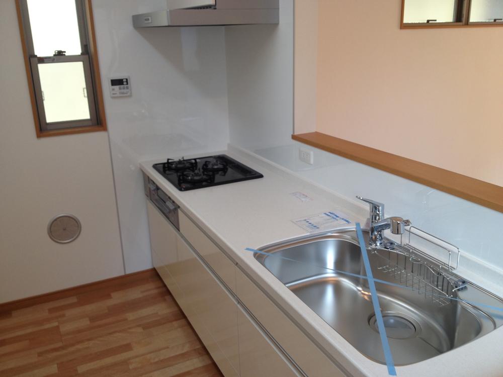 Kitchen. Face-to-face open kitchen can feel your family close