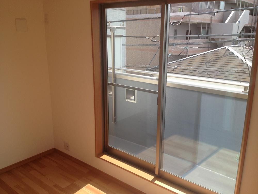 Non-living room. Every day of your laundry happy comfortable in the south balcony