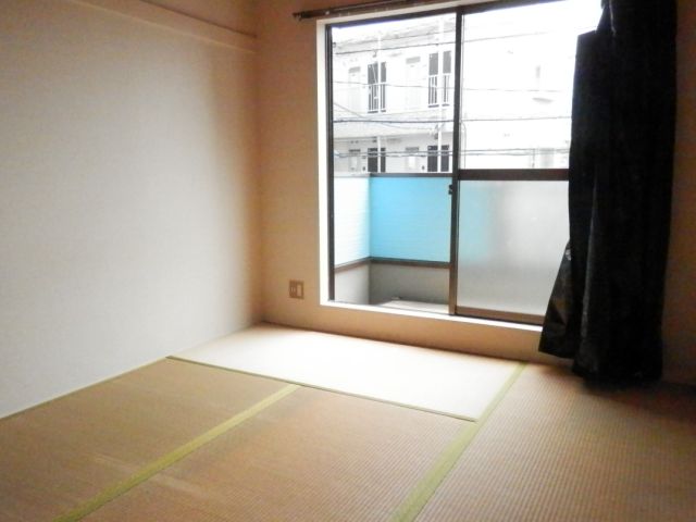 Living and room. 6 Pledge is a Japanese-style room