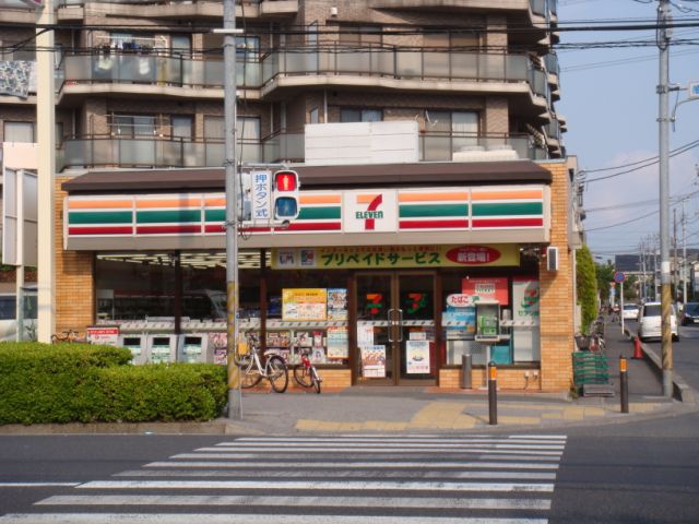 Convenience store. 300m to Seven-Eleven (convenience store)