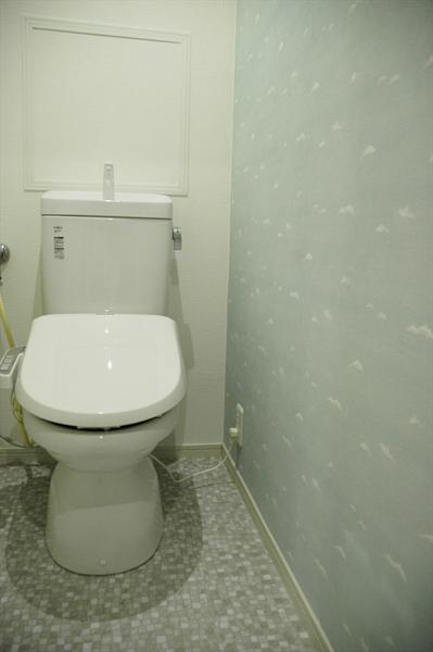 Toilet. Wallpaper is a refreshing toilet dolphin pattern.