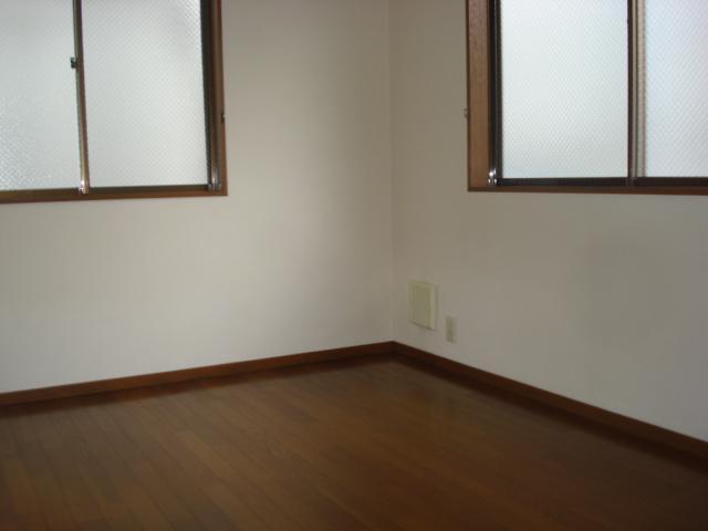 Living and room. It is a bright room with two-sided lighting. 