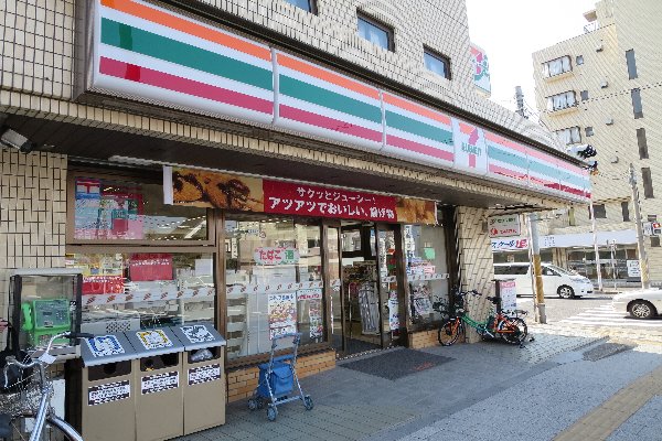 Convenience store. 50m until the Seven-Eleven (convenience store)