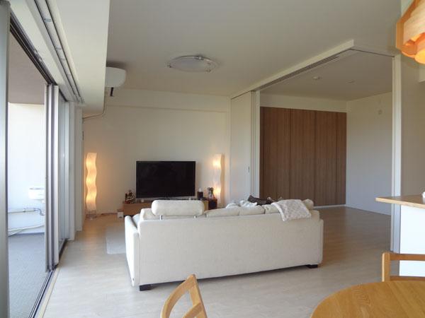 Living. Movie to see with a large monitor in the large living is the best! One by one of the space (room, Corridor, kitchen, Receipt, bath, Entrance, etc.) due to the wide, Without stress life was able