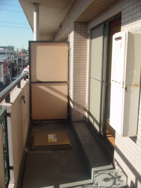 Balcony. There bicycle parking space! Caretaker resident