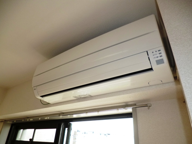 Other Equipment. Air conditioning ・ With lighting