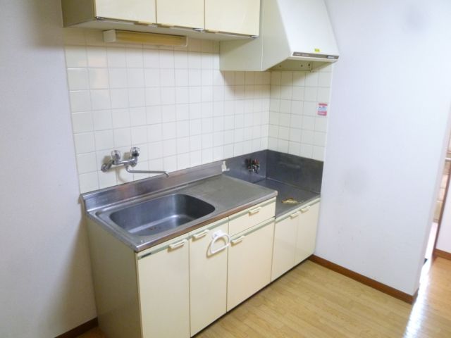 Kitchen. Gas stove is can be installed in the room.