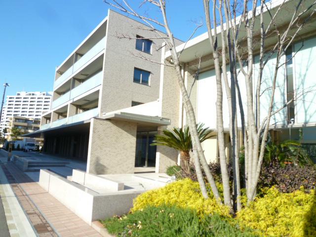 Local appearance photo. It is a quiet and elegant low-rise housing, which is located in a kind low-rise residential area.