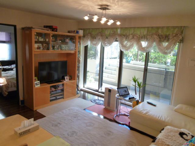 Living. Flat ceiling, Elegant texture with natural