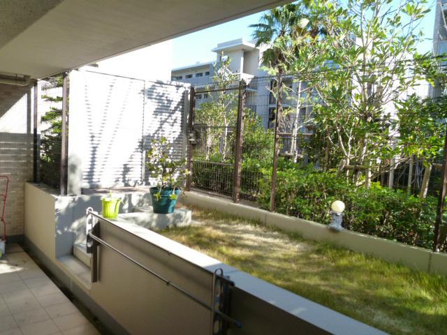 Other introspection. Courtyard of Madosaki will delight the look throughout the year