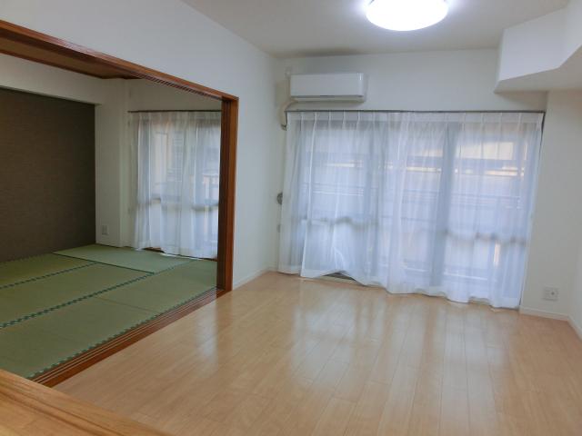 Living. Interior renovated. You can always guide you.