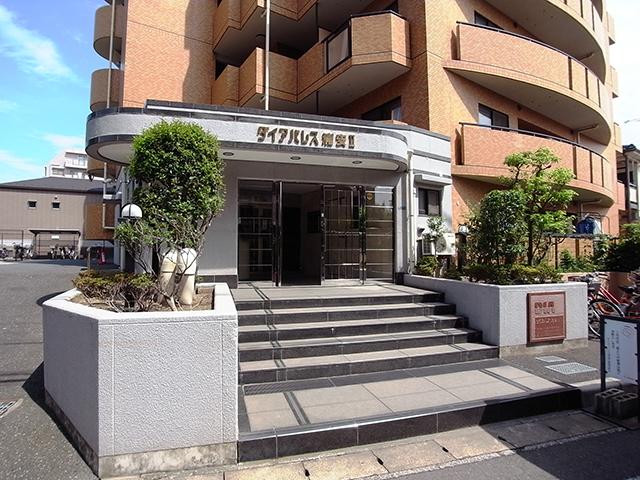 Entrance. Common areas