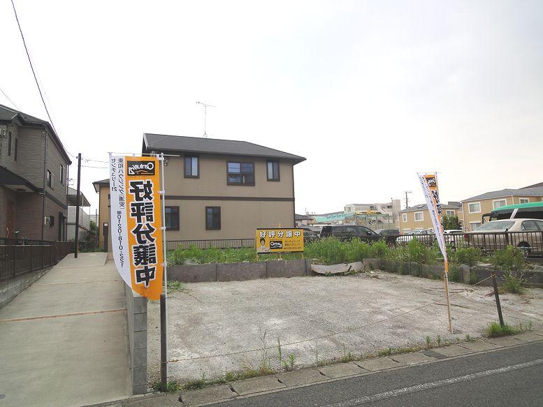 Local photos, including front road. Local Photos