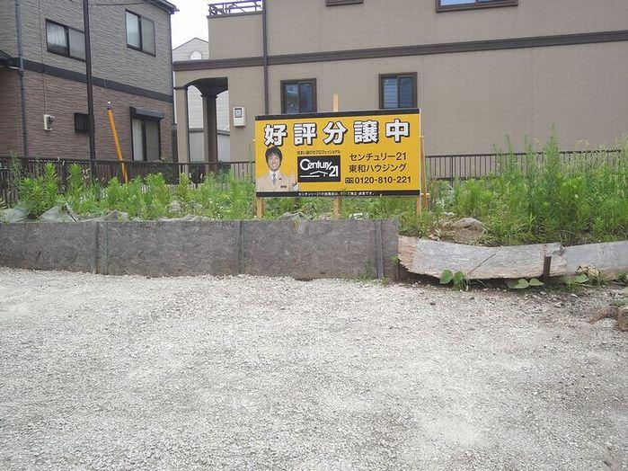 Local photos, including front road. Local Photos