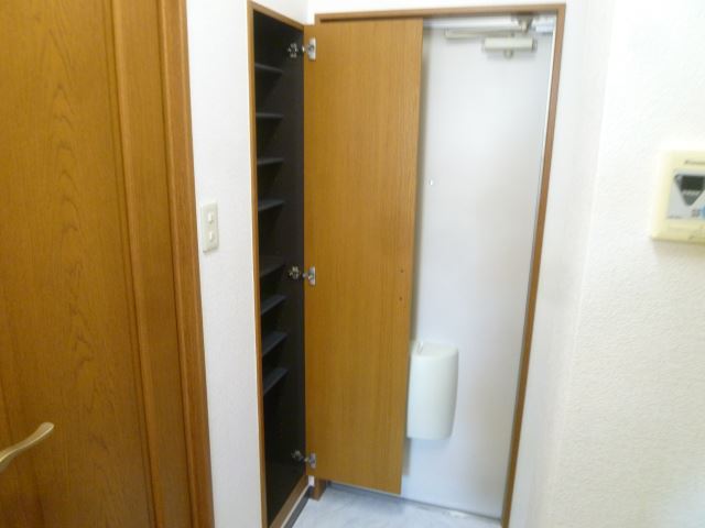 Entrance. Cupboard