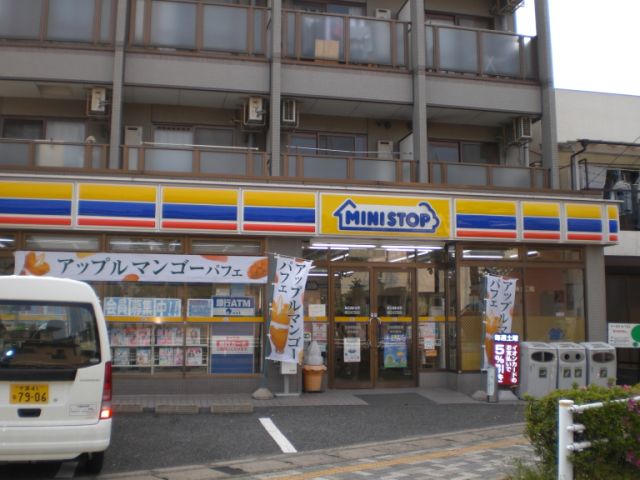 Convenience store. MINISTOP up (convenience store) 420m