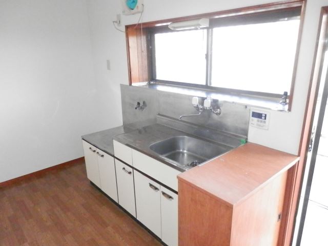 Kitchen. Gas stove can be installed