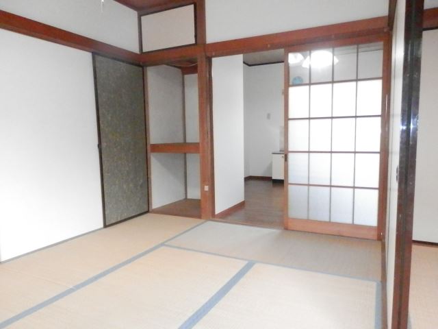 Living and room. Japanese-style room as seen from the veranda side