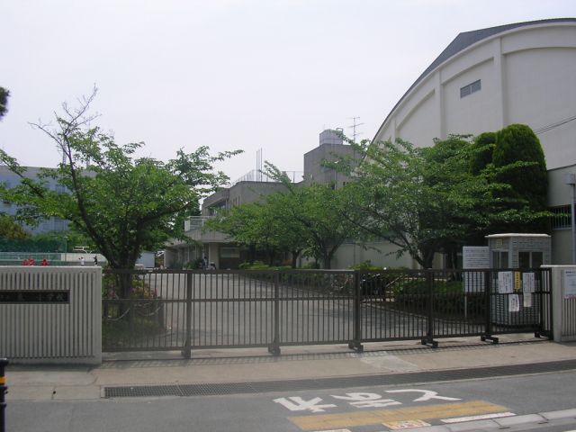 Primary school. 590m to City East Elementary School (Elementary School)