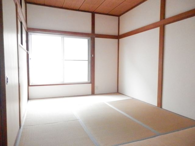 Living and room. It will take and 9 Pledge Japanese-style room with a partition.