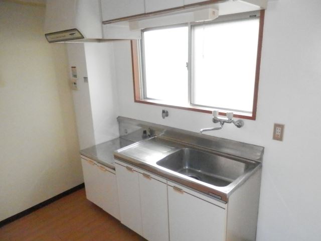 Kitchen. Gas stove can be installed.