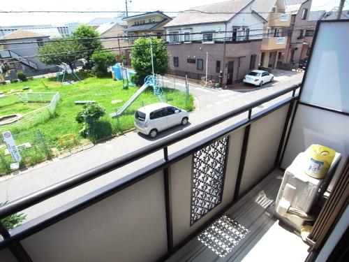 Balcony. A quiet residential area, Environment favorable in the eyes of the previous park