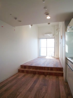 Living and room. Walnut flooring ☆