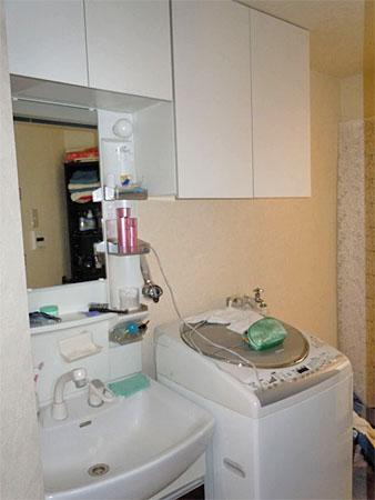Wash basin, toilet. Second floor living space bathroom
