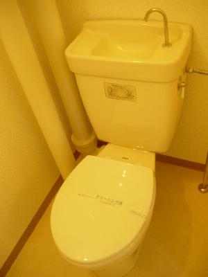 Toilet.  ☆ Cooking is fun 2 lot gas stoves can be installed
