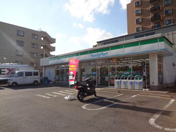 Convenience store. About 230m walk from the Family Mart Hokuei-4-chome 3 minutes
