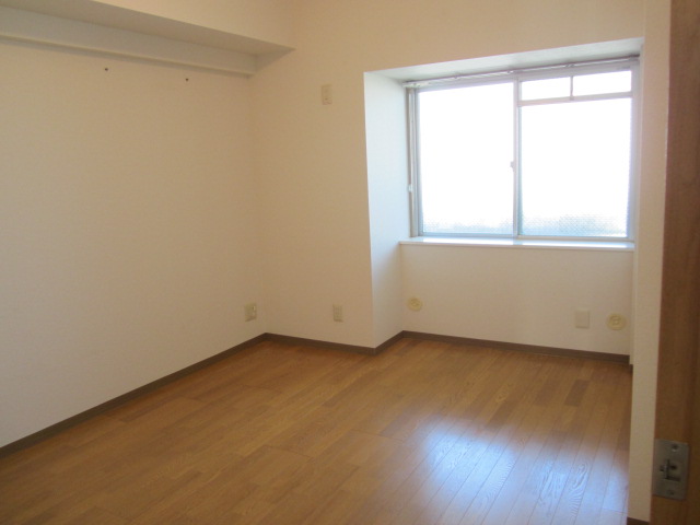Other room space. Clear of Western-style