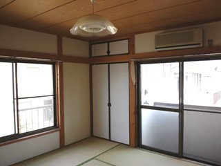 Living and room. Spacious 8 tatami rooms