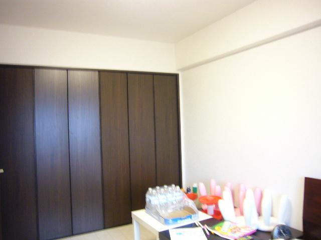 Receipt. Bedroom closet