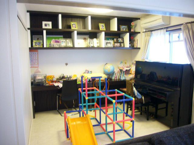 Other introspection. Western-style (about 5.5 Pledge) is a very bright room.