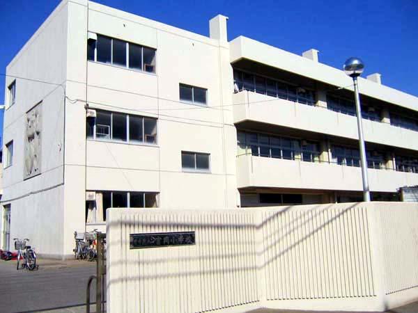 Primary school. Urayasu Tomioka to elementary school 520m walk about 7 minutes