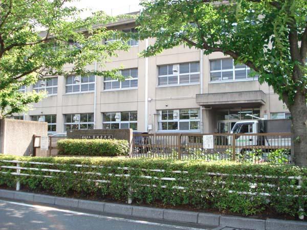 Junior high school. Urayasu Tomioka until junior high school 680m walk about 9 minutes