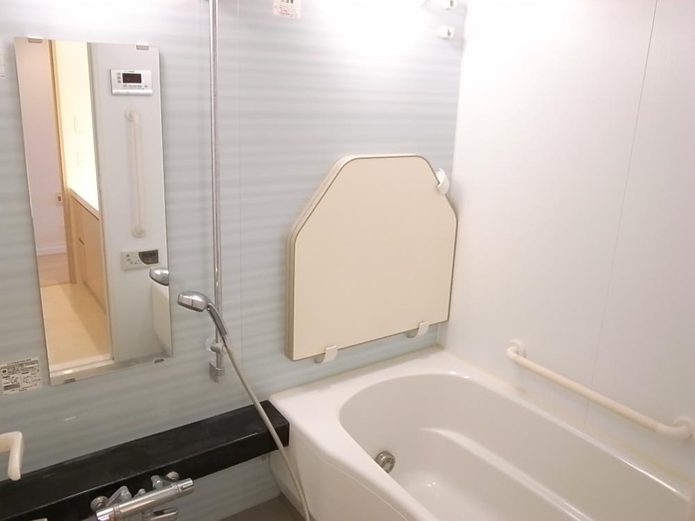 Bathroom. The bathroom is equipped with a mist sauna, You can heal daily fatigue