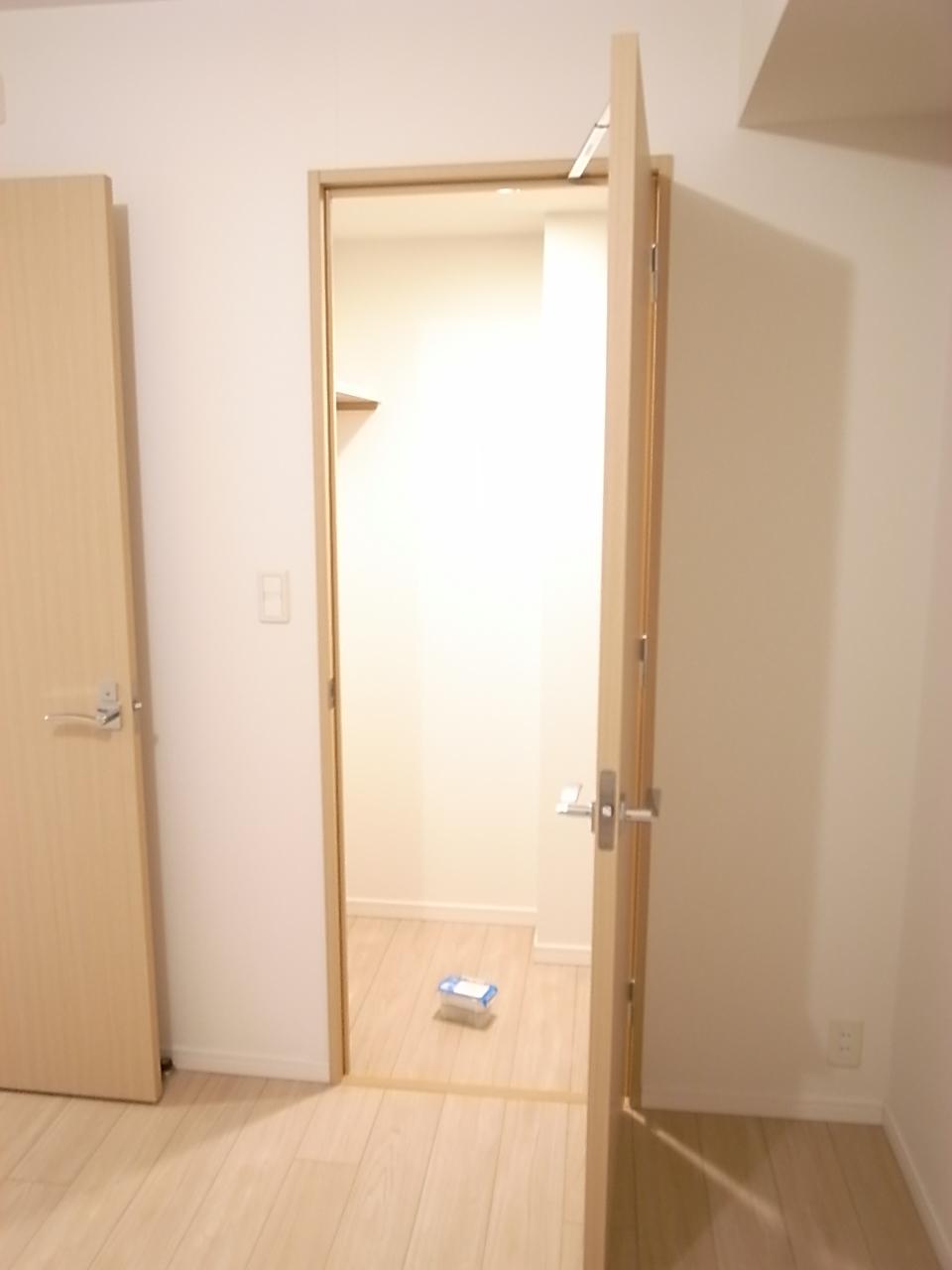 Receipt. Walk-in closet