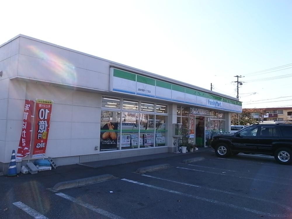 Convenience store. Family Mart convenience store 856m to Urayasu Higashino chome shop FamilyMart