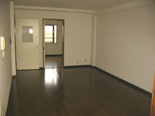 Living and room. About 14 Pledge of spacious LDK