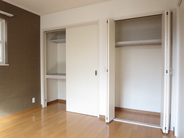 Other. It has a large closet with two Western-style