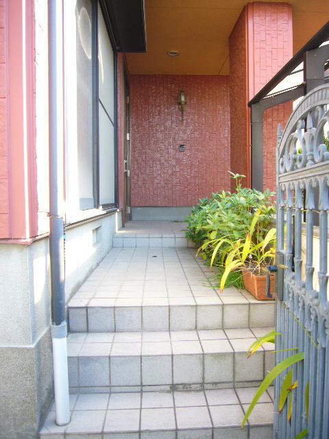 Entrance. Approach from the gate to the door.
