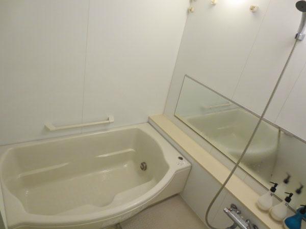 Bathroom. 1620 shell Bathing