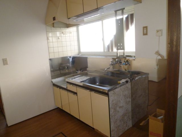 Kitchen. The kitchen can be installed two-burner stove. 