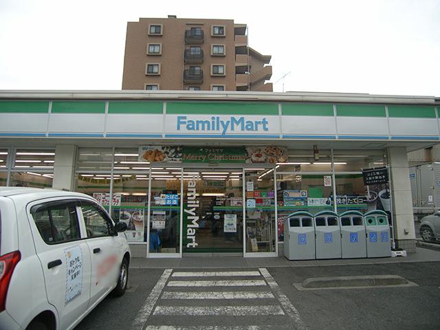 Convenience store. 15m to FamilyMart