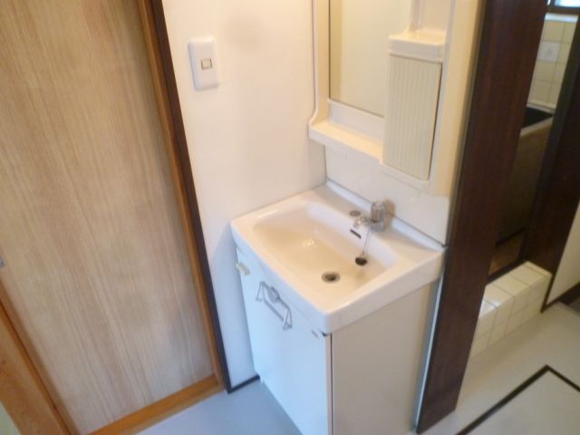 Washroom. Glad equipment, It comes with independent wash basin.