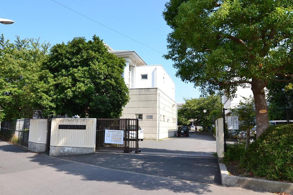 Junior high school. 413m to Urayasu Urayasu junior high school