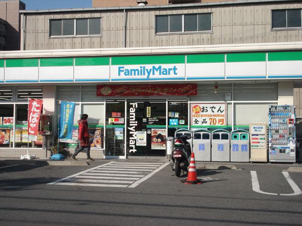 Convenience store. About 190m walk from the Family Mart Hokuei-4-chome 3 minutes