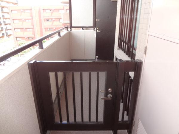 Entrance. Of the gate with the entrance porch angle room unique, Independent sense. Privacy is ensured