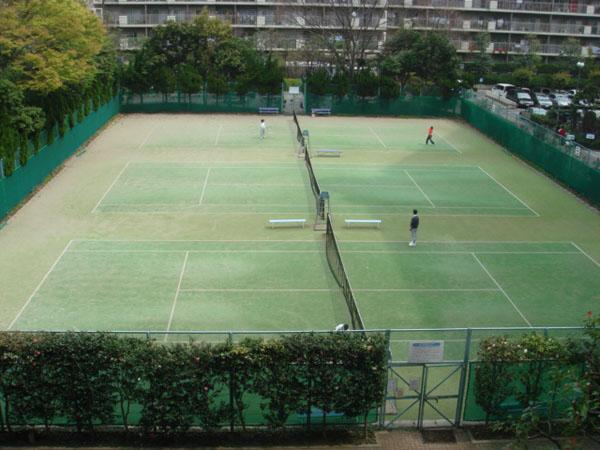 Other common areas. Tennis Court with three sides is, It has been active as a place of important community of residents